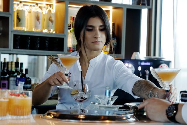 荷兰各城市足球队,荷兰总人口和总面积多少