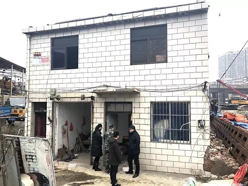 无锡一“*迁拆**户”滞留不搬官司打了三年被司法强制执行