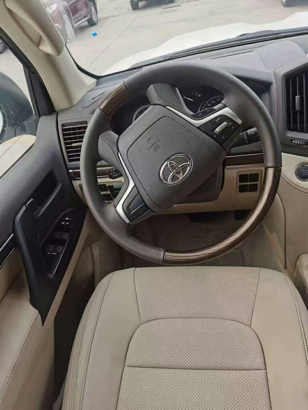 柴油兰德酷路泽实拍！全新灯组+4.5T，越野媲美路虎卫士，真霸气