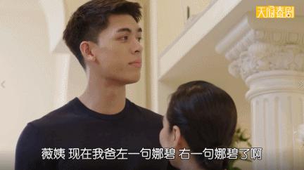 扒开衣服，这女人杀疯了