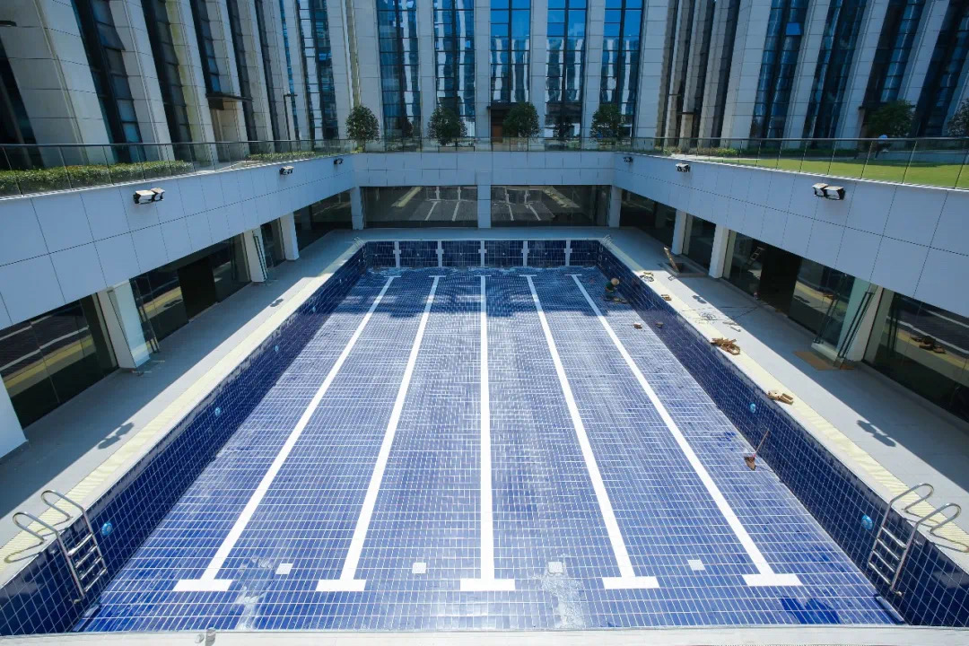 高大上!惟亚蒂独家合作球场灯的智谷富春园足球场正式投入使用