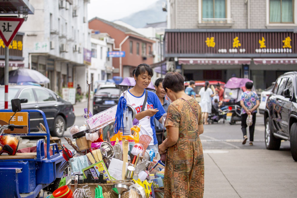 菜场女作家,菜市场摆摊的作家