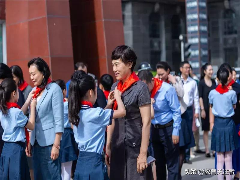 郑东新区昆丽河小学开学典礼,家国情怀校园