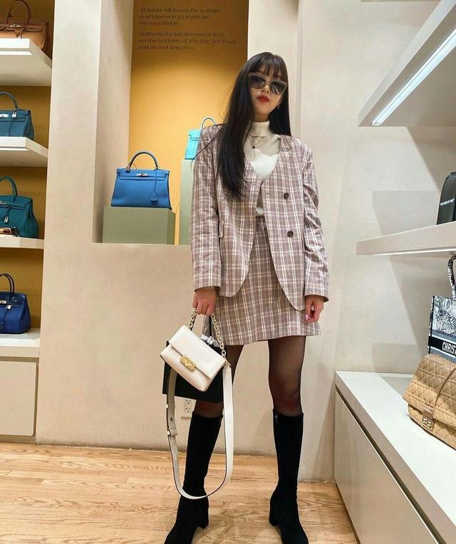 格纹西装怎么搭配才能穿出时尚感,复古格纹西装怎么搭配