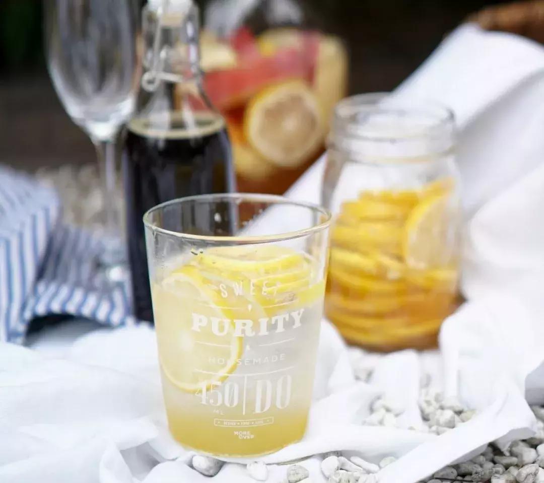 野餐喝什么饮料,晚上野餐准备什么吃的