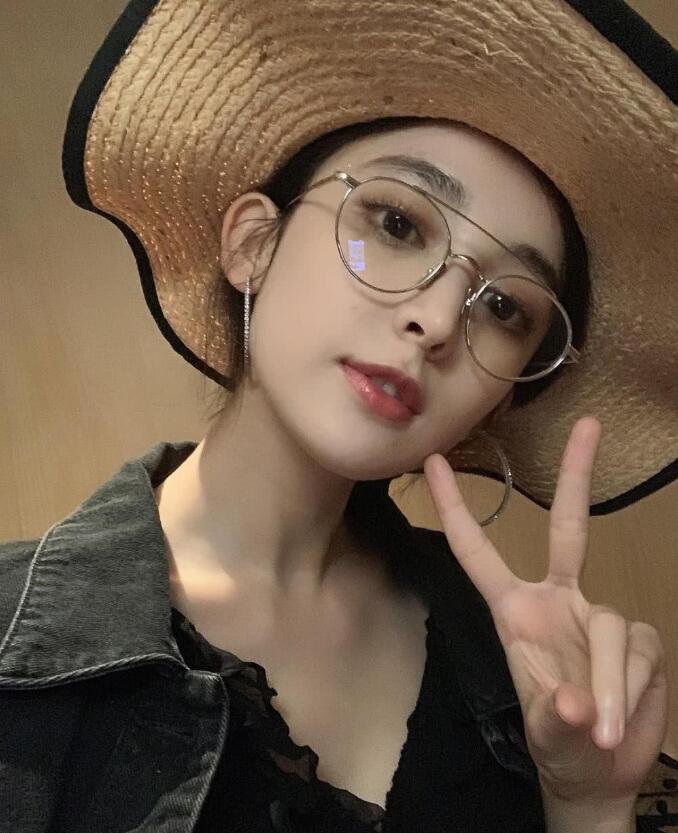 古力娜扎夏日穿搭似仙女,古力娜扎秀私服