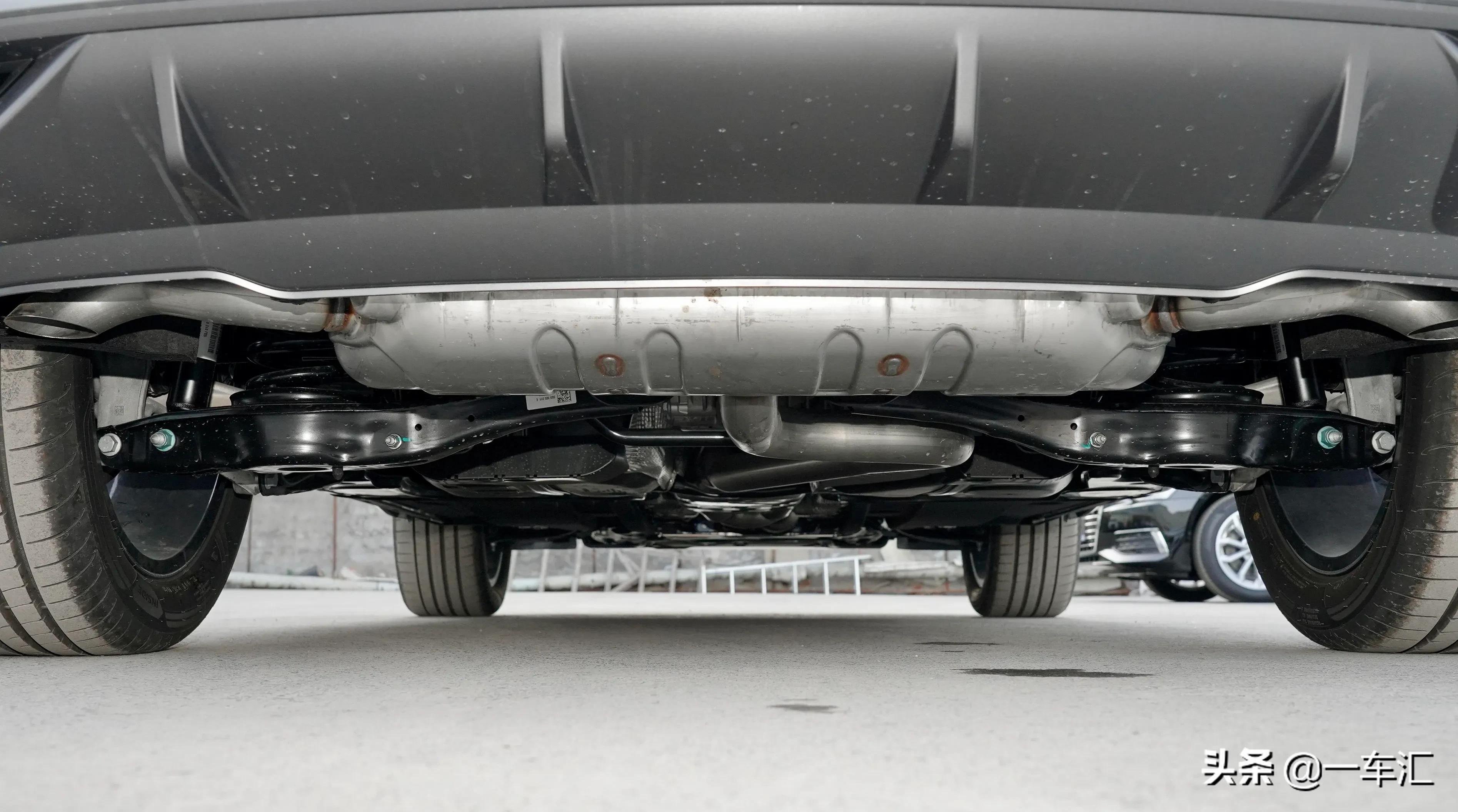 奥迪Q3详细配置介绍,奥迪q32016款35tfsiquattro风尚型