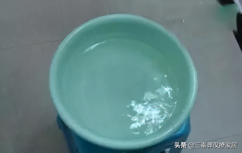 房子装修味道大怎样才能去味快,装修完房子有味道怎么去除