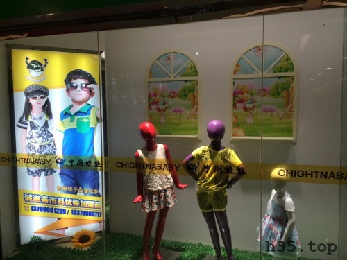 最新童装店双门头装修效果图,童装店怎么装修才有顾客