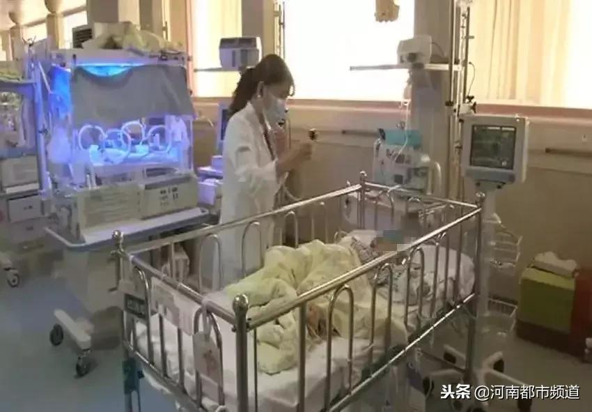 男孩出生就没有肚脐眼,男孩一出生就没有毛发