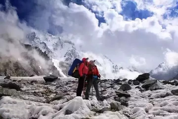 新疆最凶险峡谷路,新疆博格达峰徒步路线