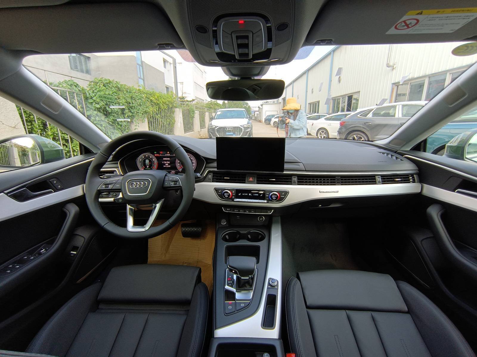 开奥迪a5敞篷撩妹,a5敞篷车和宝马4系怎么选择