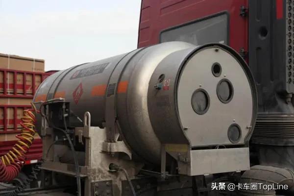 大运会记者采访视频小朋友,大运重卡客户心声