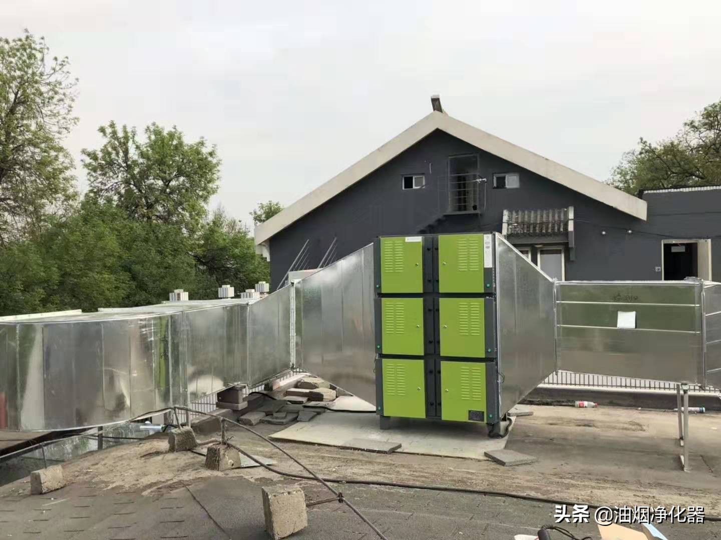 商用油烟净化器安装视频教程,小型餐饮业必须安装油烟净化器吗