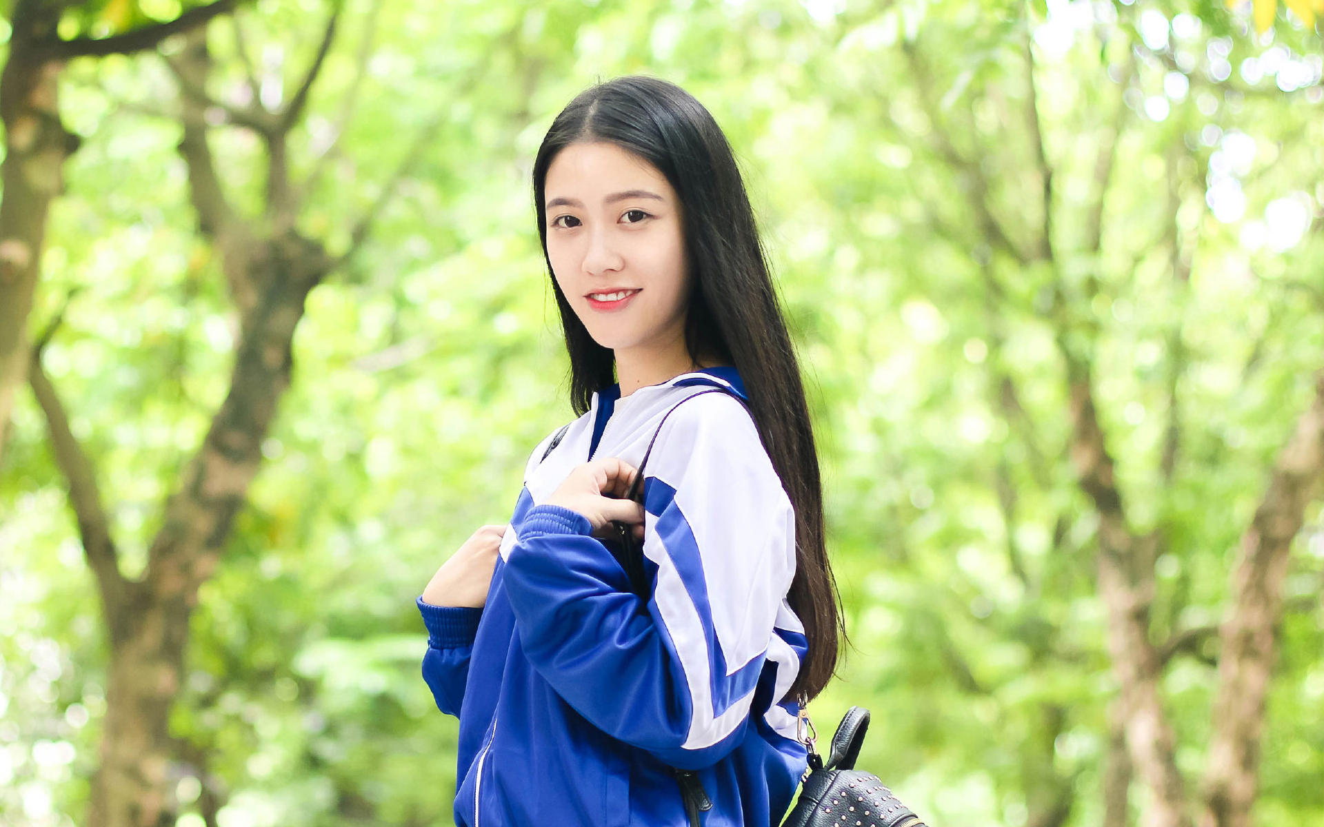 可以建议学校换别的样式校服吗,假如可以定制校服