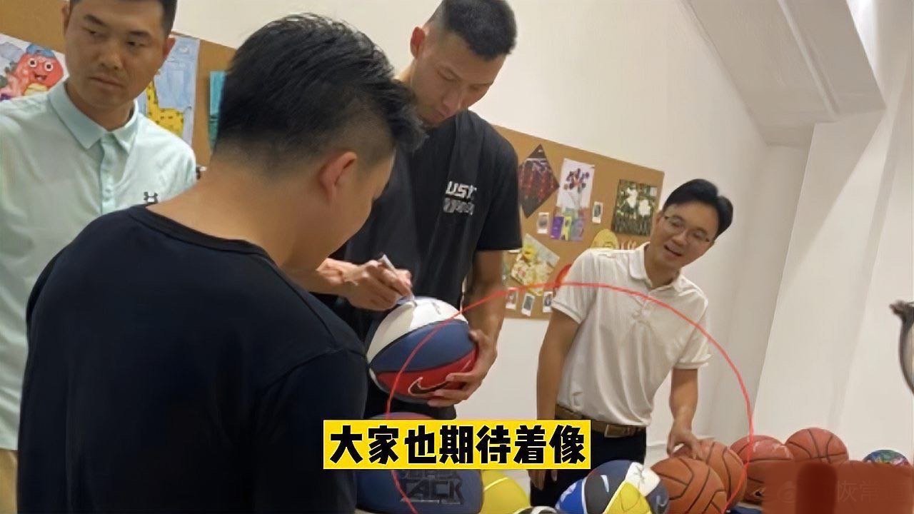 郭艾伦易建联nike,易建联郭艾伦耐克合同