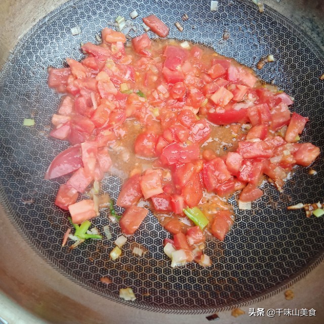 羊肉泡馍没羊肉，大厨教你在家做泡馍，红黄绿白颜色正，味道好