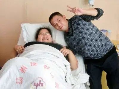 妻子宫口开得慢，这位老公的做法引人称赞，网友大呼“我酸了”