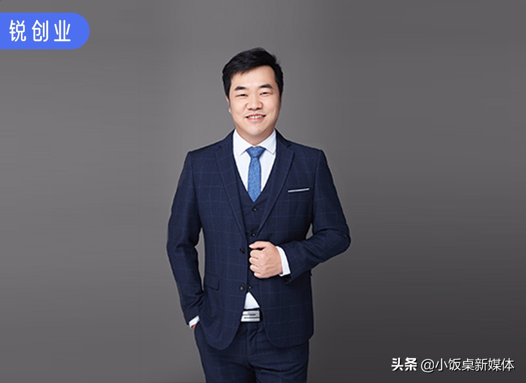 离职国内最大文玩电商，他瞄准中年多金男性，靠直播月做超2亿GMV