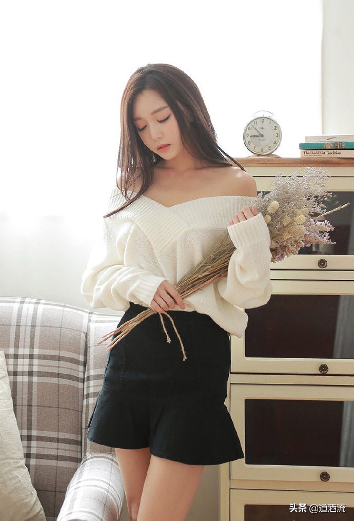 黑色慵懒大毛衣大v领,慵懒气质v领毛衣