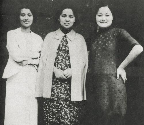 月薪抵人家一年,披金戴银,死后后辈瓜分遗产,却发现首饰全假货