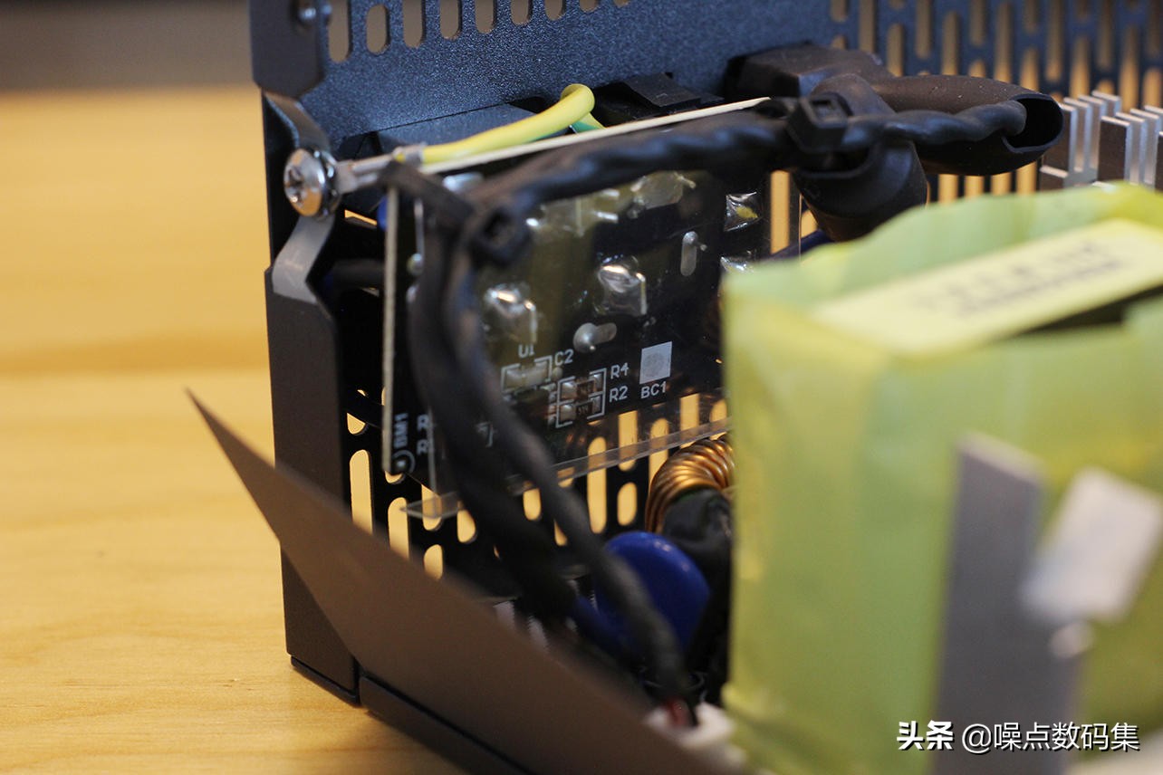 安钛克750w电源拆机,安钛克hcg650w电源安装教程