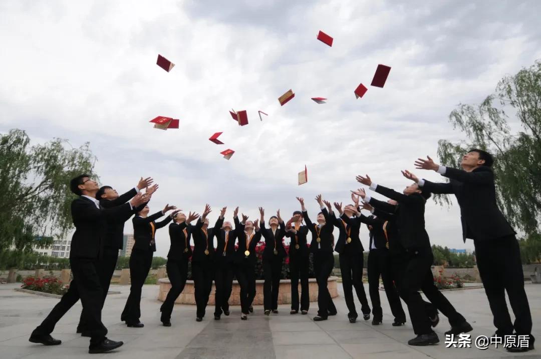 大片来袭！河南各高校凹造型毕业照绝对惊艳到你