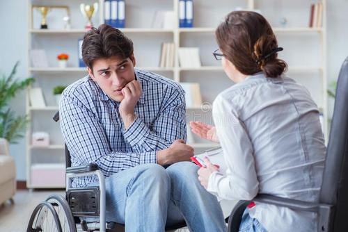 如何劝有精神分裂症病人去看病,家中有精神分裂症病人要怎么办