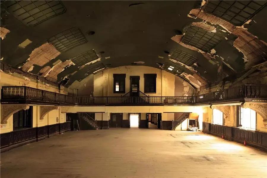 大牌为何喜欢抄小众品牌,大牌为什么喜欢黑白