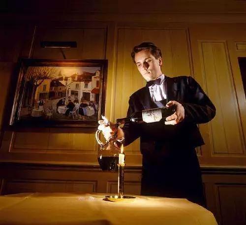 探秘全球唯一8级酒店,全球唯一的8星级酒店