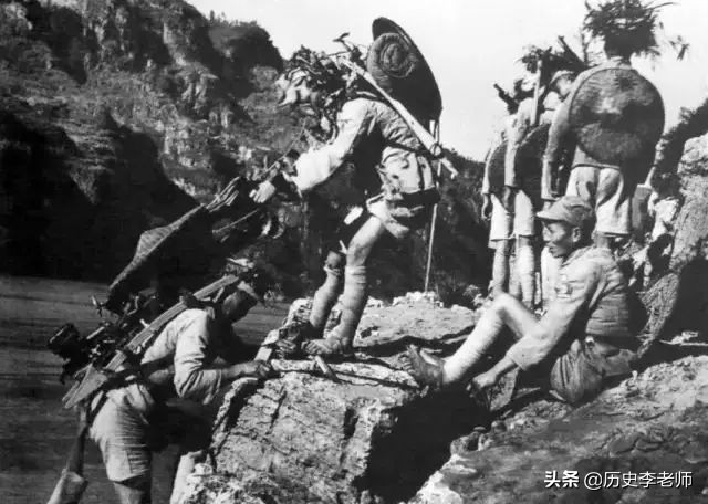 四川大军阀杨森：娶12个老婆，生43子，90岁娶17岁少女还生一女儿