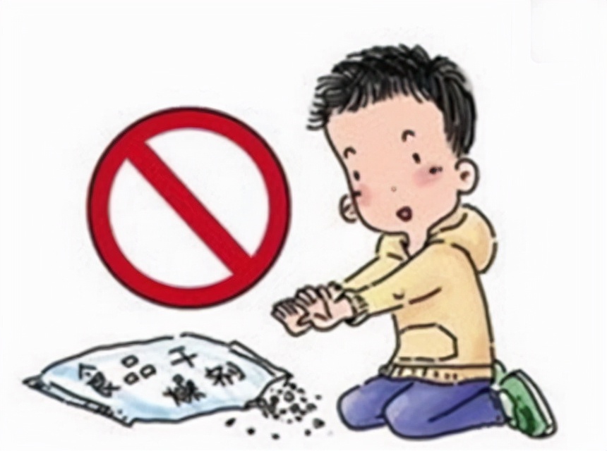 家长一定要让孩子远离干燥剂,为什么父母说干燥剂碰水会爆炸