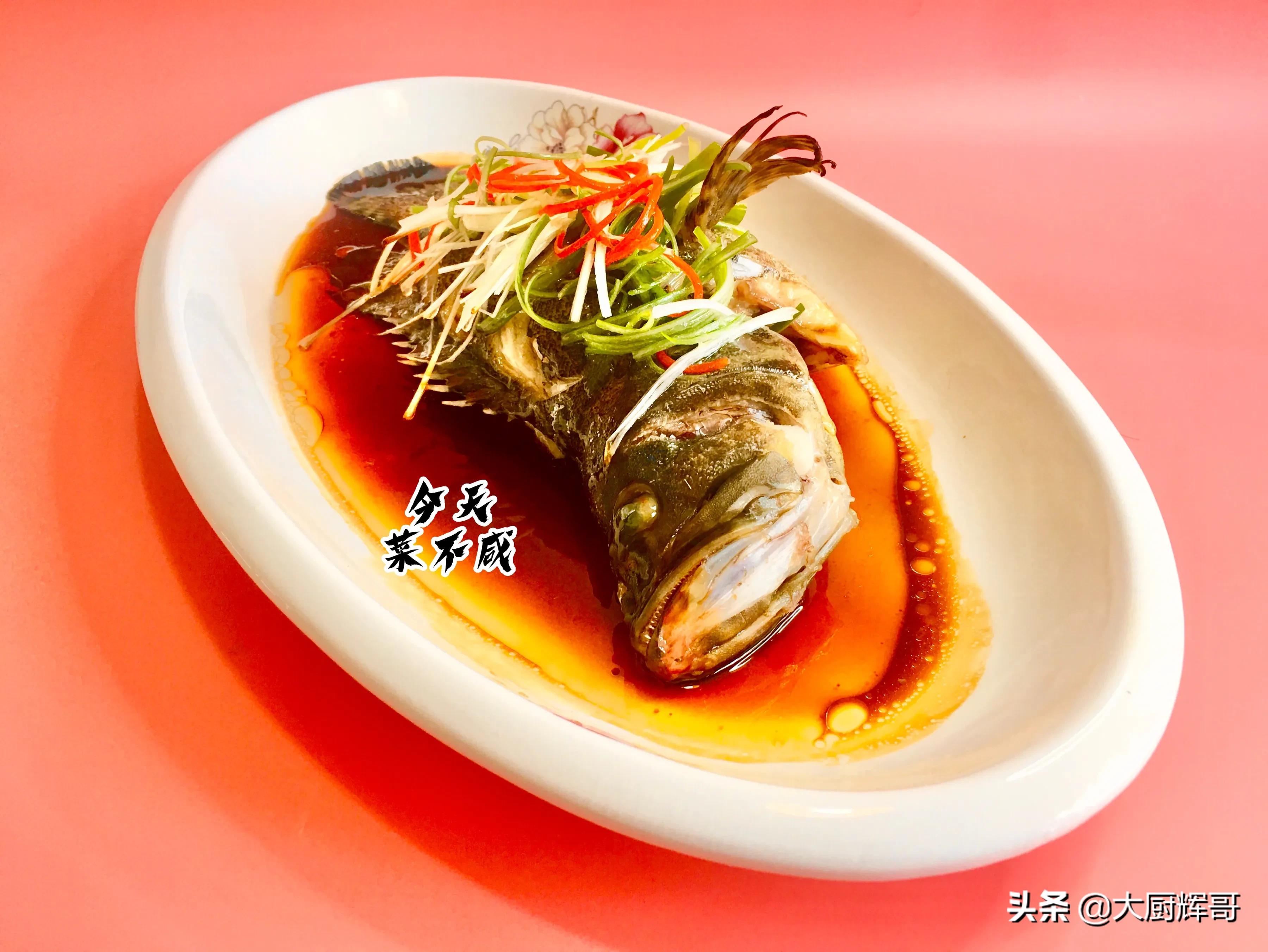 清蒸石斑鱼需要蒸多长时间和做法,清蒸石斑鱼蒸多久熟