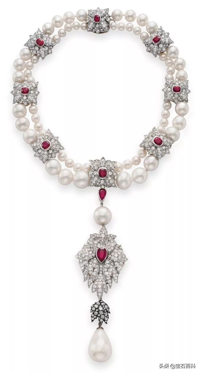 戴红宝石,戴红宝石的女人