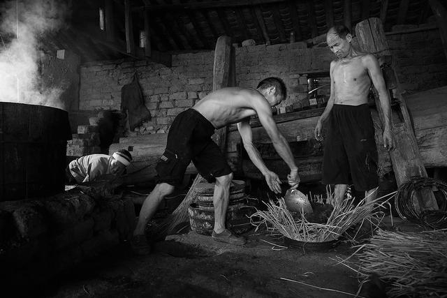 农村自榨花生油的危害,农村小作坊花生油有毒吗