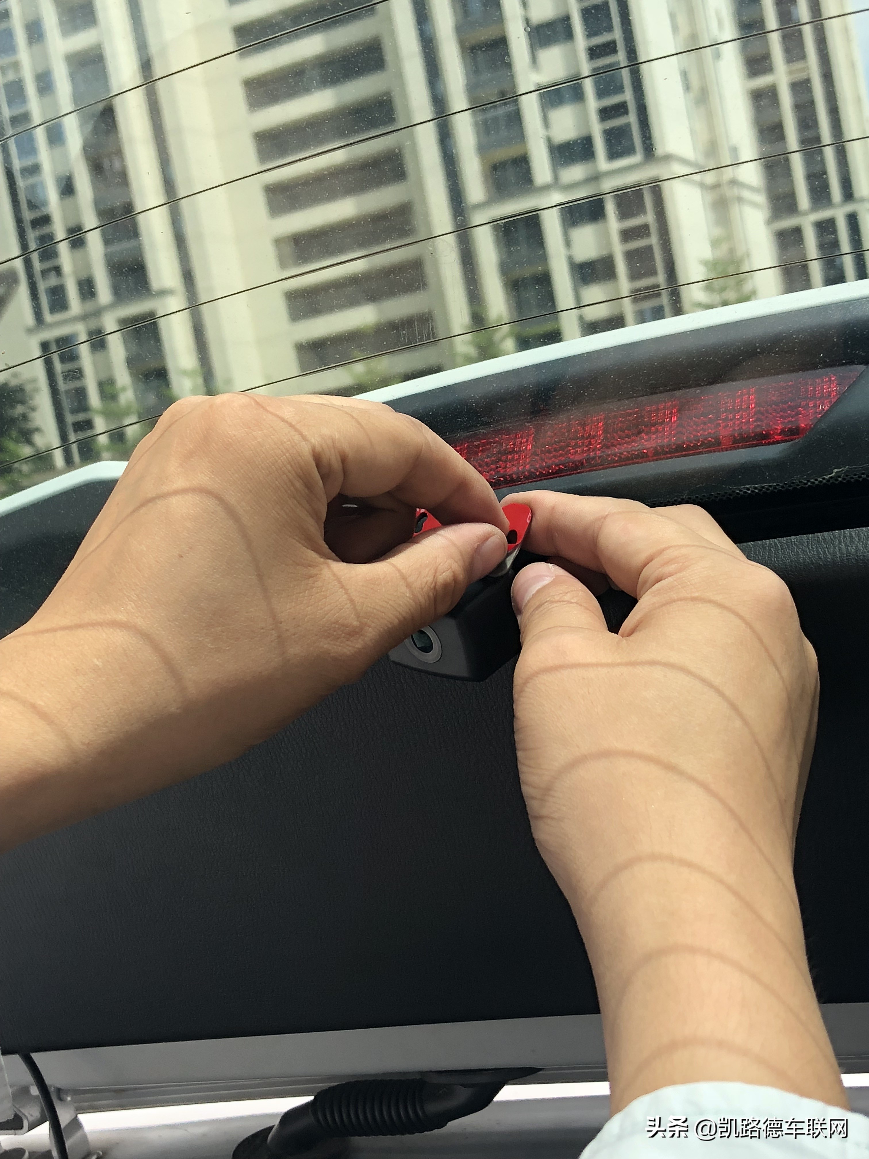 行车记录仪后摄像头安装哪里正确,行车记录仪后摄像头装哪个位置好