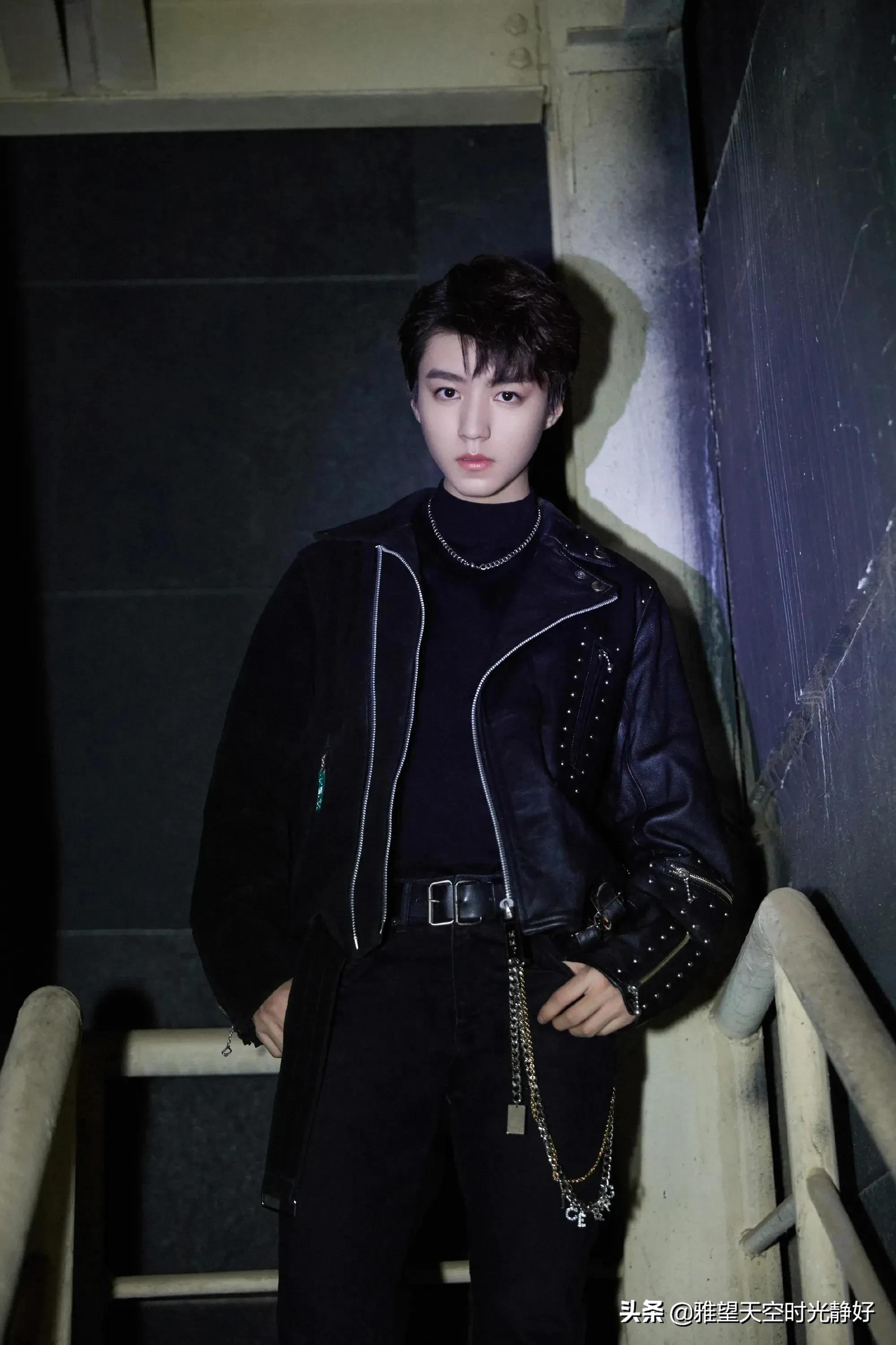 男明星西装穿搭夏季帅气,男士明星皮衣西服外套搭配