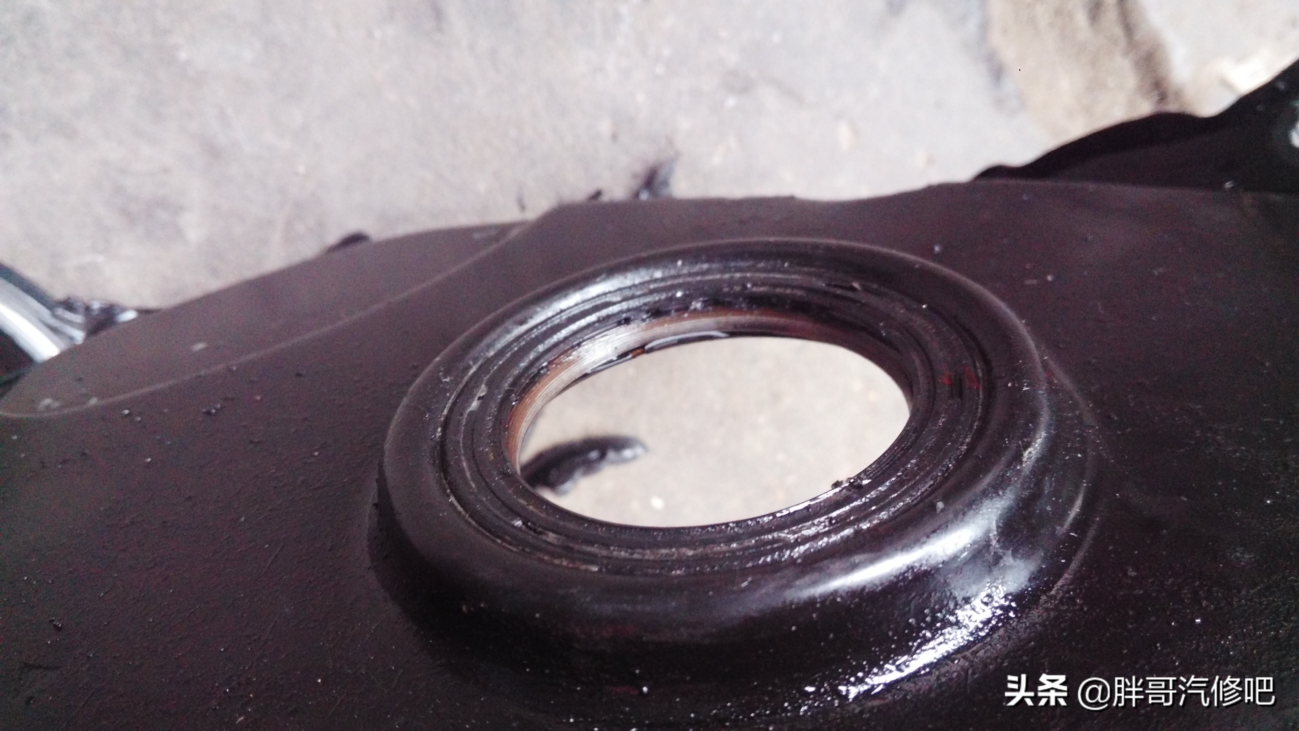 迈腾汽车漏油一般在哪个位置,迈腾漏油忽然不漏了