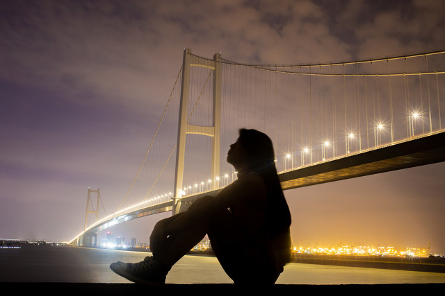 小说《跨越生死海》第十二章午夜香吻