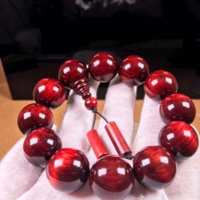 高价收藏的一串50年爆老金刚，被敲开后，玩友懵逼了，还可以这样