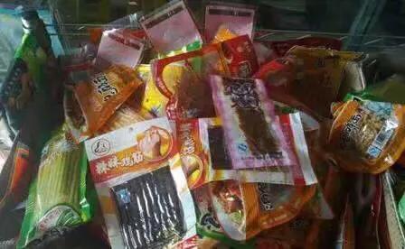 德国姑娘买辣条,老外第一次在中国买辣条