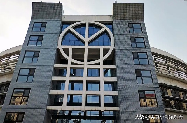 清华大学到底有多牛?看一下食堂就知道了,网友:饭菜堪比自助餐