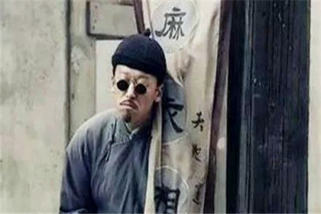 奶奶也许不懂得什么纸尿裤、牛仔裤，但是她一定懂得怎么爱你！