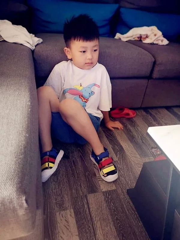 安踏怕是疯了！跟着荣妈用地摊儿的价格买专柜的好货