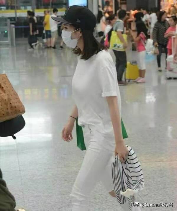 含胸驼背不怕，2个面墙动作，帮你纠正