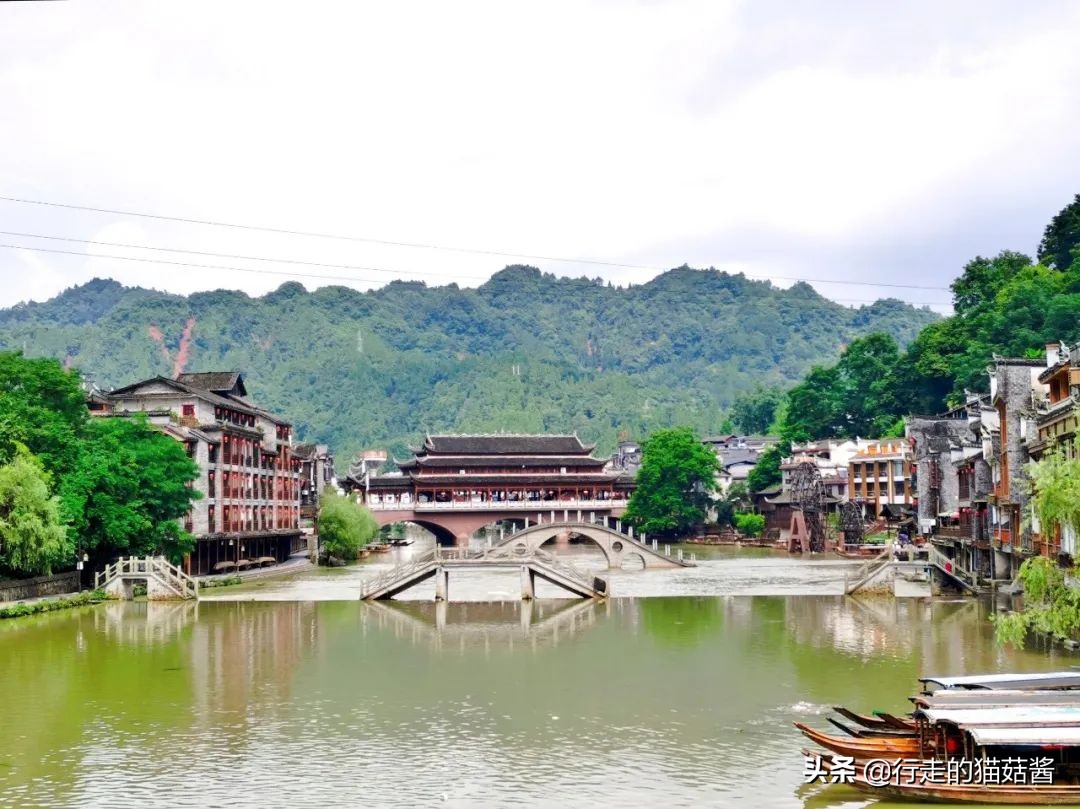 边城是沈从文笔下一座美丽的小城,沈从文笔下的边城讲的是哪里