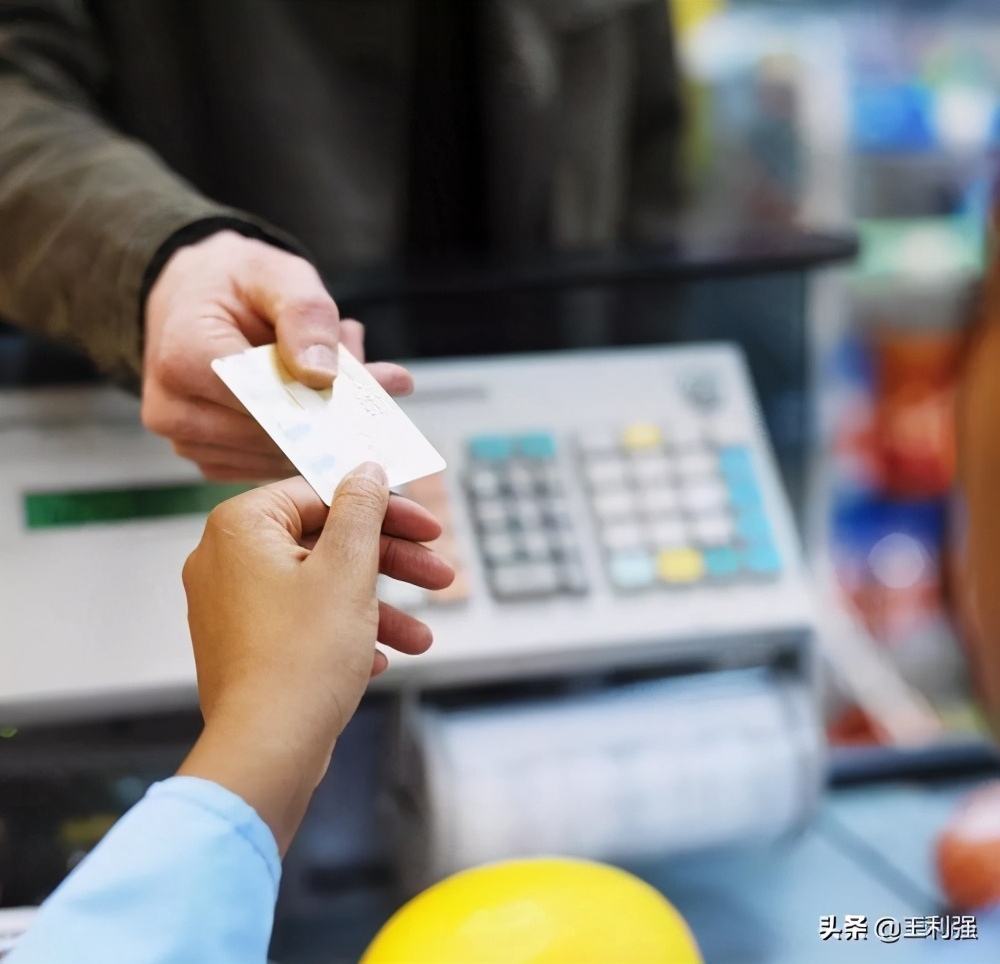 信用卡逾期了每月还200还会起诉吗,信用卡逾期每个月还100会被起诉吗