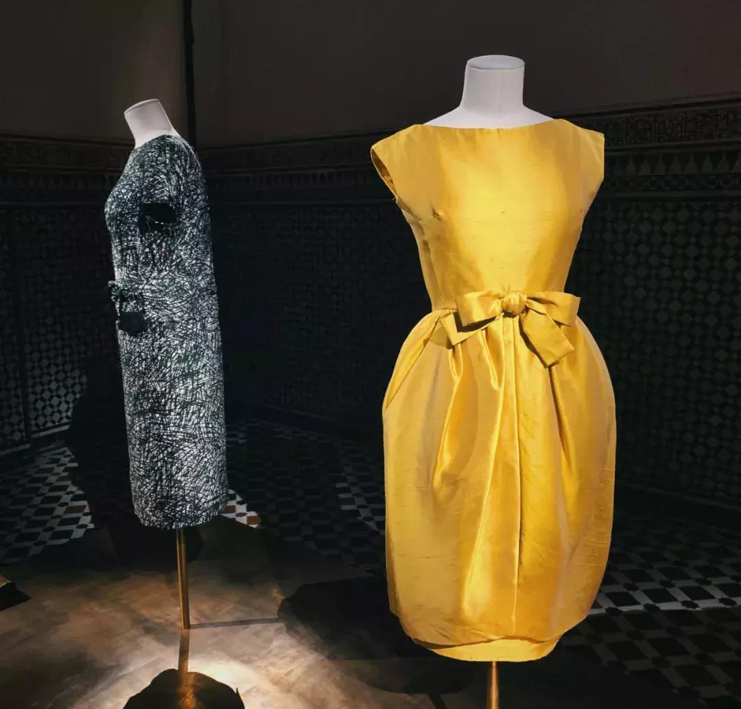 在摩洛哥皇宫，穿拖鞋看秀，是什么体验？