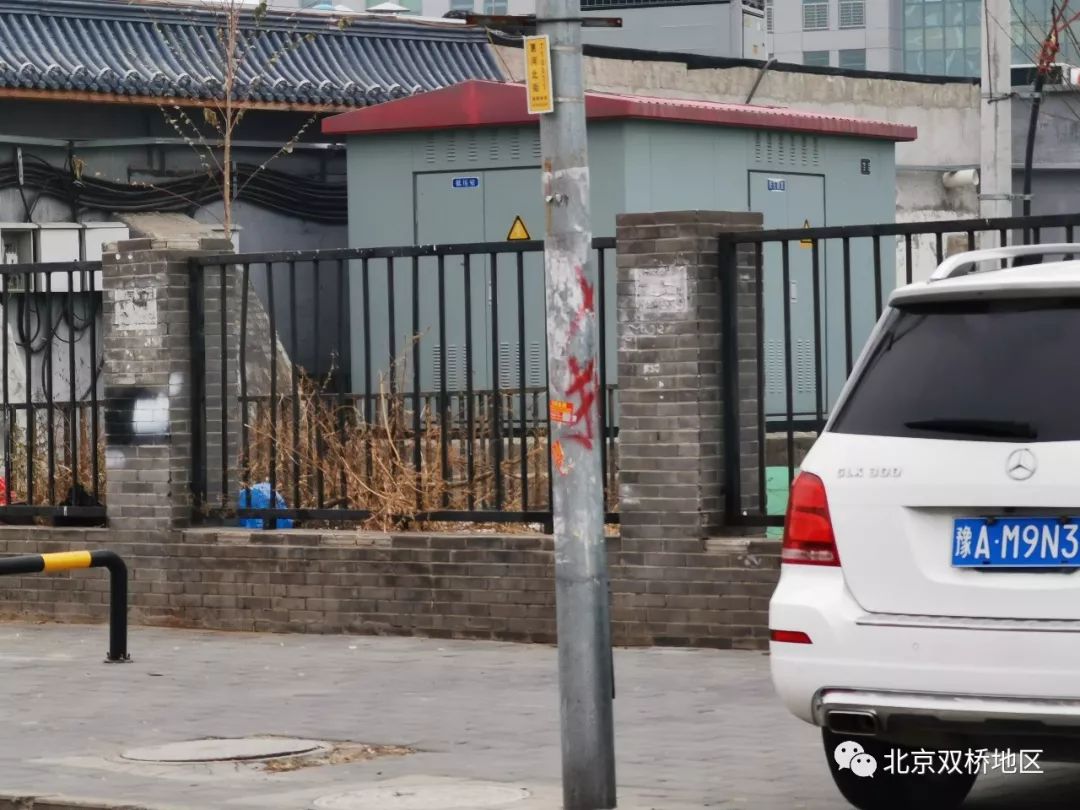 小区附近出行交通方便,周边居民出行更方便