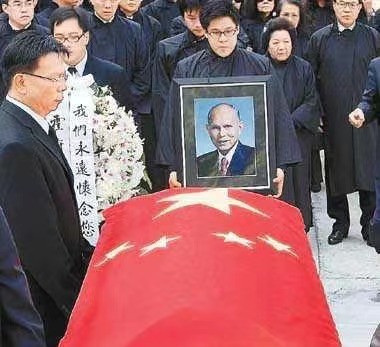 长津湖战役霍英东到底做了什么？死后竟然可以享受国葬